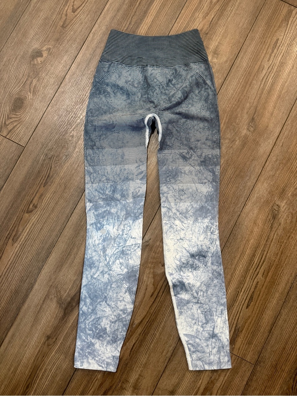 Lululemon Ebb to Train Tight Wash Leggings Blue Ombré Seamless Women’s 4 Rare